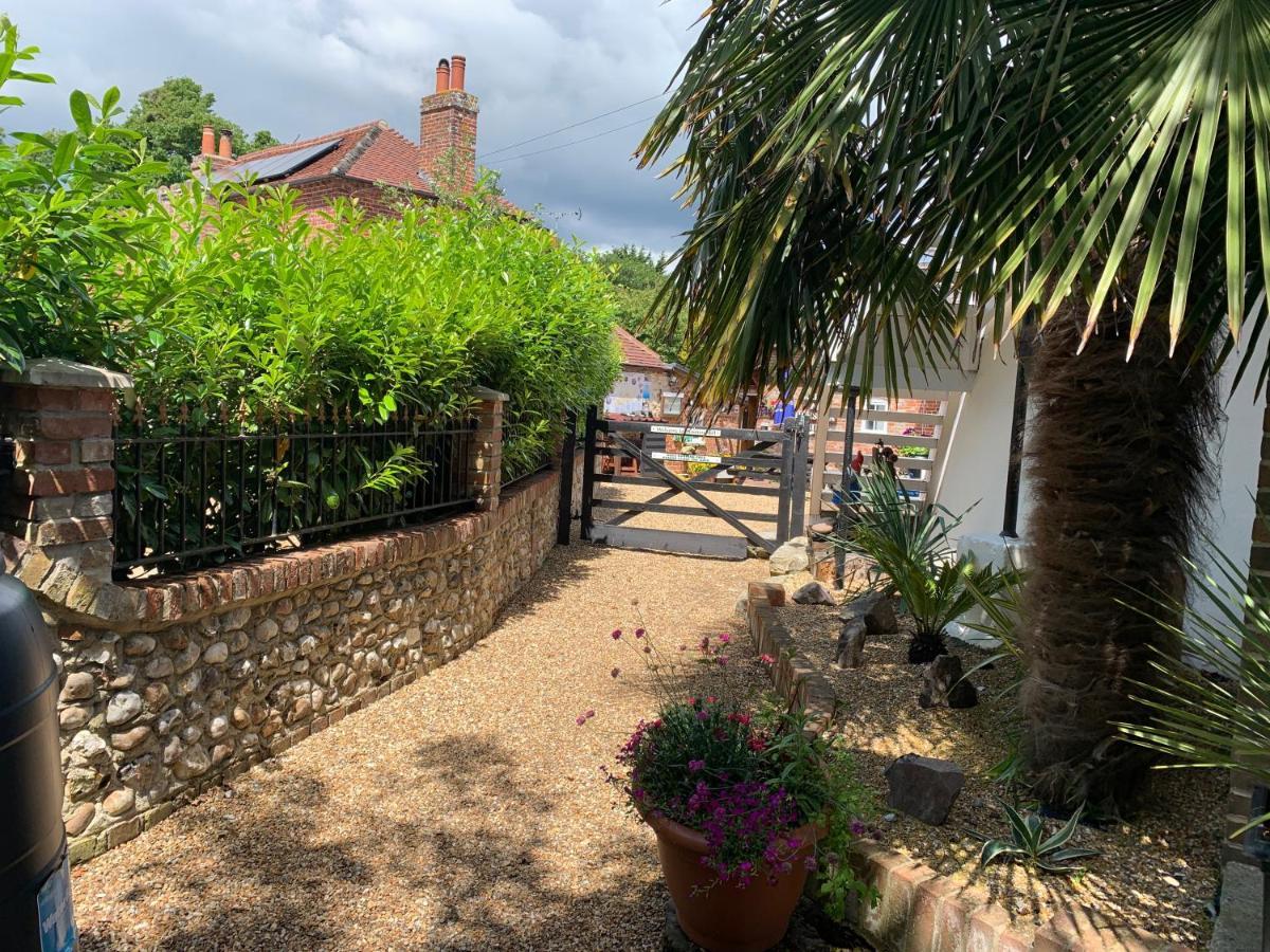Hunston Mill Self Catering Dog Stay For Free Chichester Extérieur photo