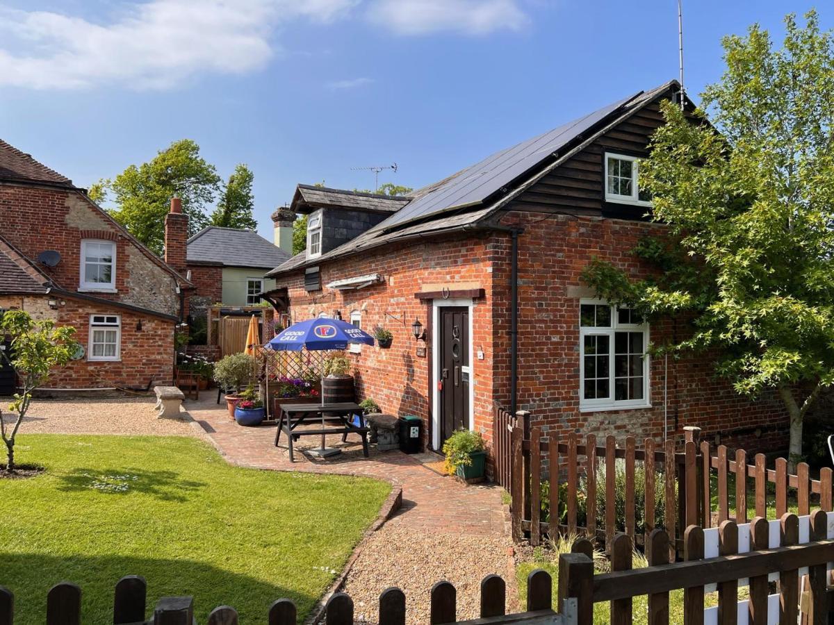 Hunston Mill Self Catering Dog Stay For Free Chichester Extérieur photo