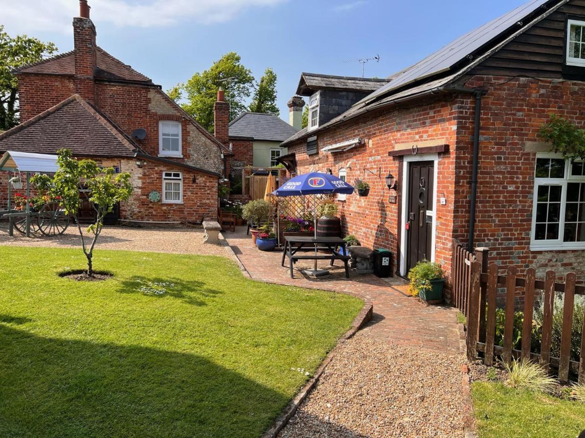 Villa Hunston Mill Self Catering Dog Friendly à Chichester Extérieur photo