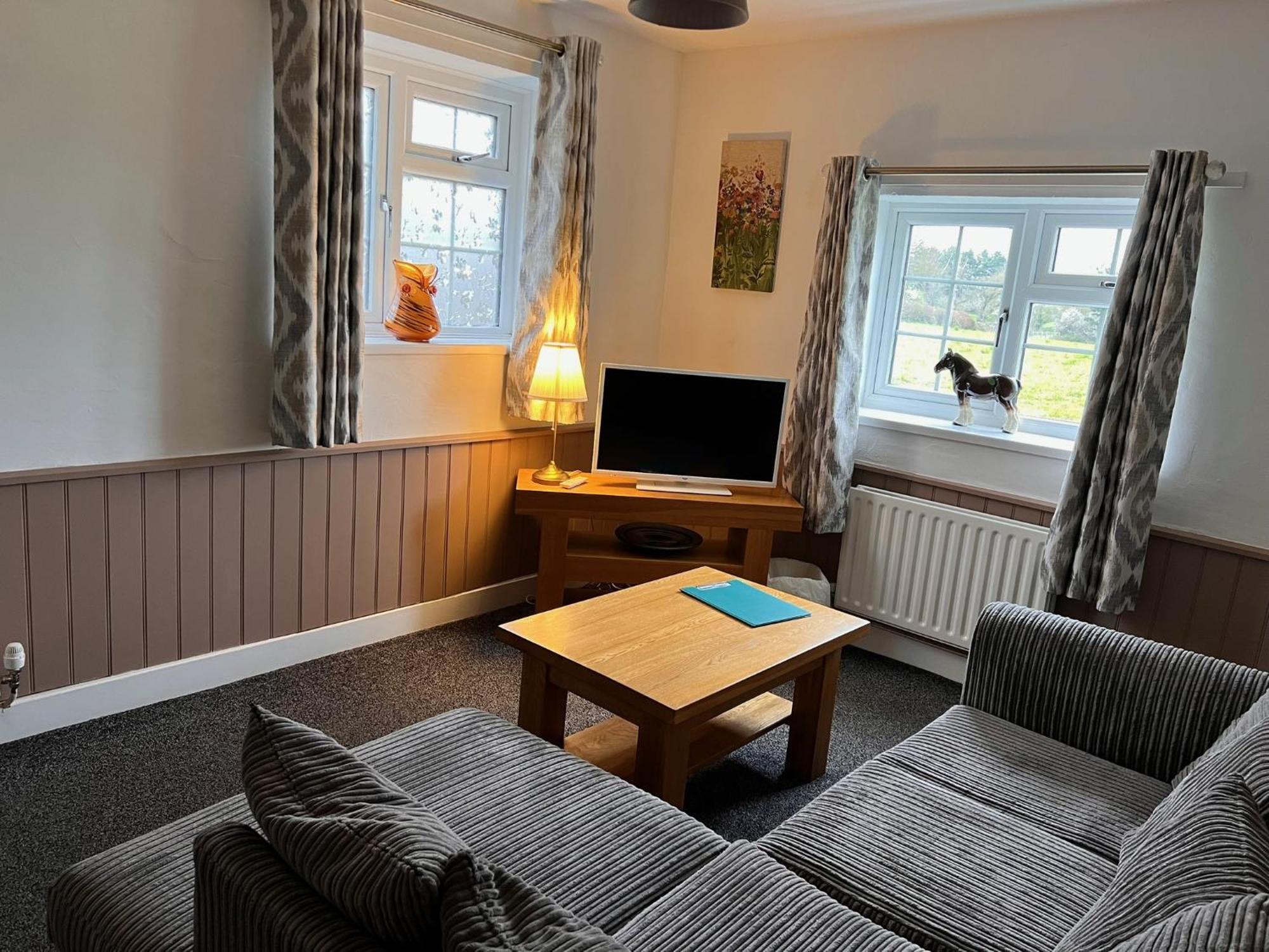 Hunston Mill Self Catering Dog Stay For Free Chichester Extérieur photo
