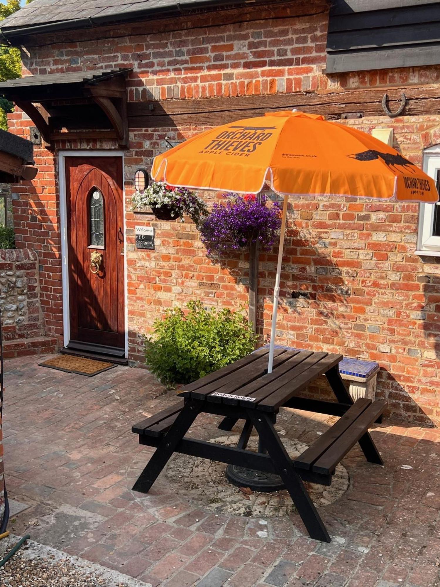 Hunston Mill Self Catering Dog Stay For Free Chichester Extérieur photo