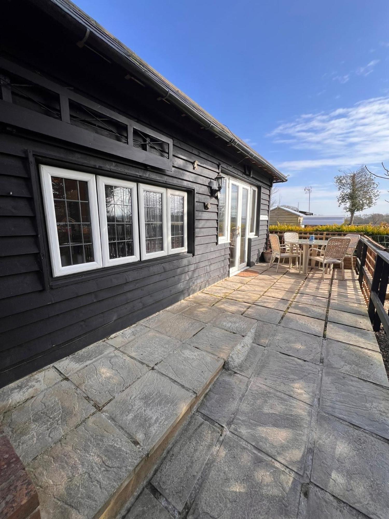 Hunston Mill Self Catering Dog Stay For Free Chichester Extérieur photo