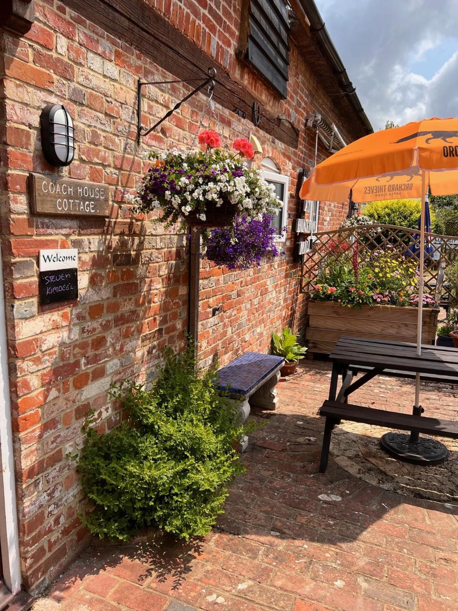 Hunston Mill Self Catering Dog Stay For Free Chichester Extérieur photo