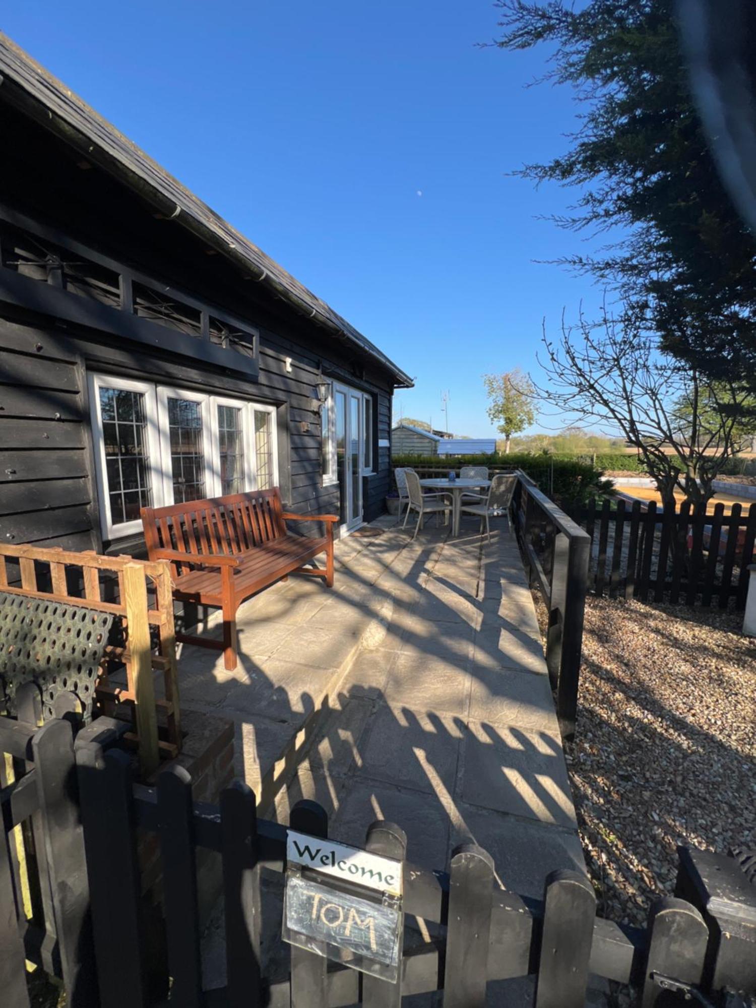 Hunston Mill Self Catering Dog Stay For Free Chichester Extérieur photo